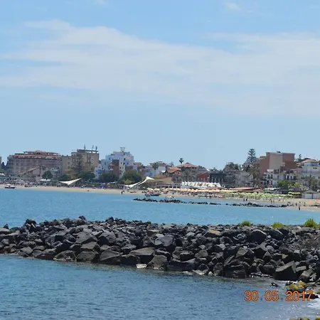 Taormina Bay, Sleeps 6, 30 Meters From The Sea *