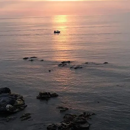 펜션 Taormina Bay, Sleeps 6, 30 Meters From The Sea *