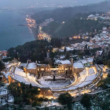 Taormina Bay, Sleeps 6, 30 Meters From The Sea 지아르디니낙소스