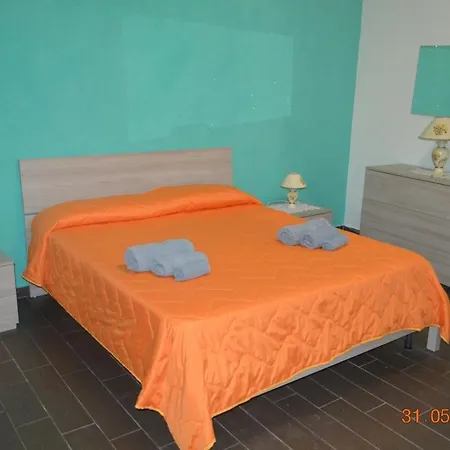 Taormina Bay, Sleeps 6, 30 Meters From The Sea 度假居 *